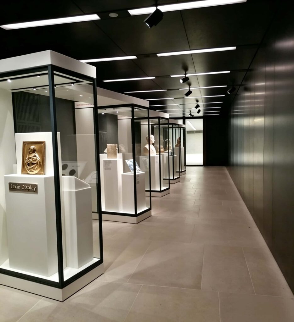 museum display cabinet