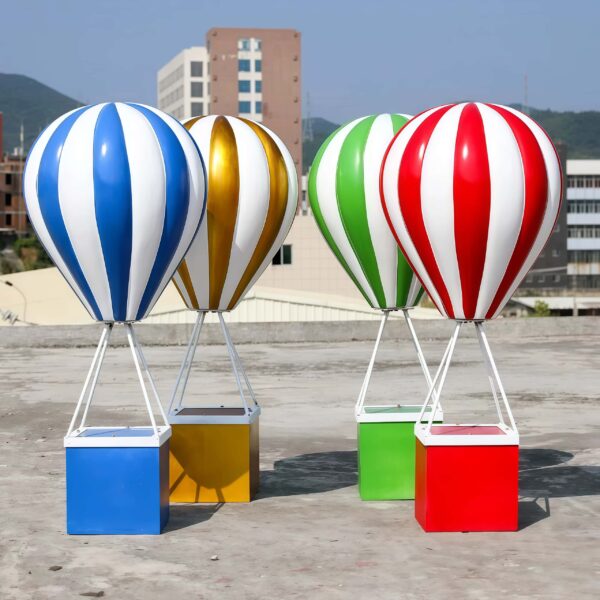 Bright striped fiberglass hot air balloon sculpture set with simulation basket base Lexio Display for shopping mall carnival theme outdoor commercial decorative props