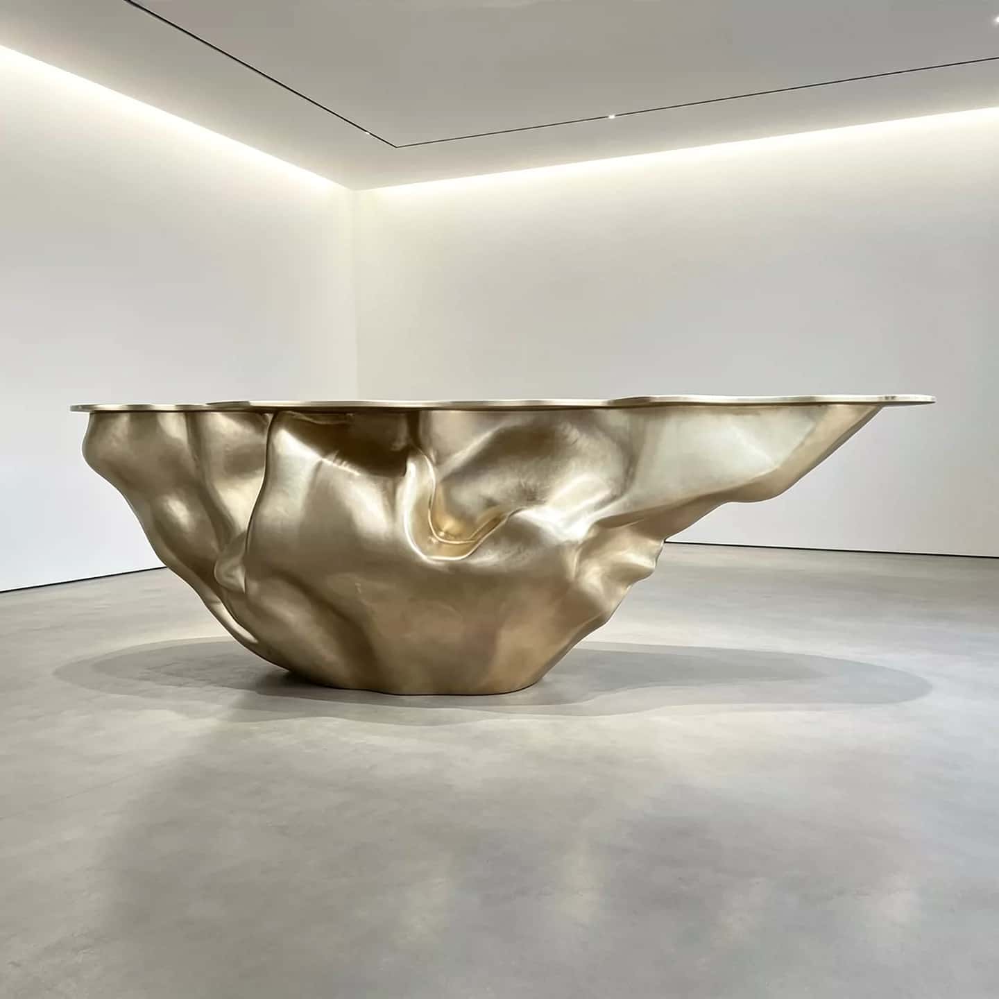 Sculptural fluid crumpled‑form abstract art reception desk, metallic lobby front counter Lexio Display for gallery and high‑end commercial interior