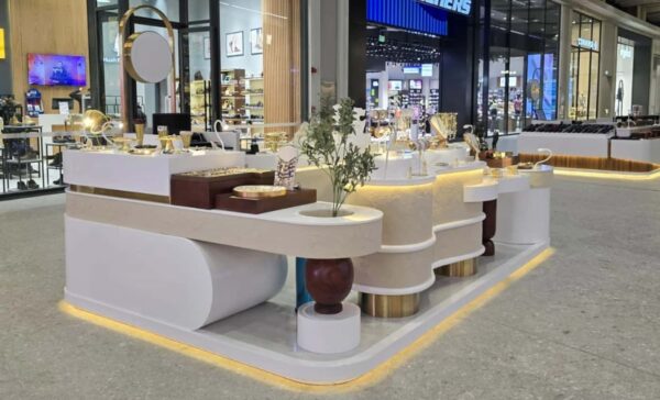 Modern Wavy Shape Jewelry Retail Kiosk, Gold Stainless Steel Frame Jewellery Display Counter